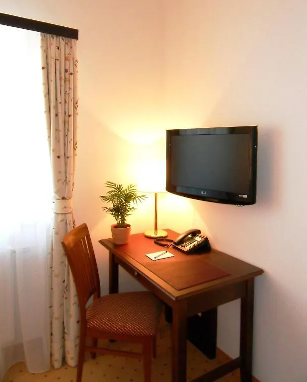 Hotel Gasthof Der Jagerwirt Bergheim 3*,  Austria